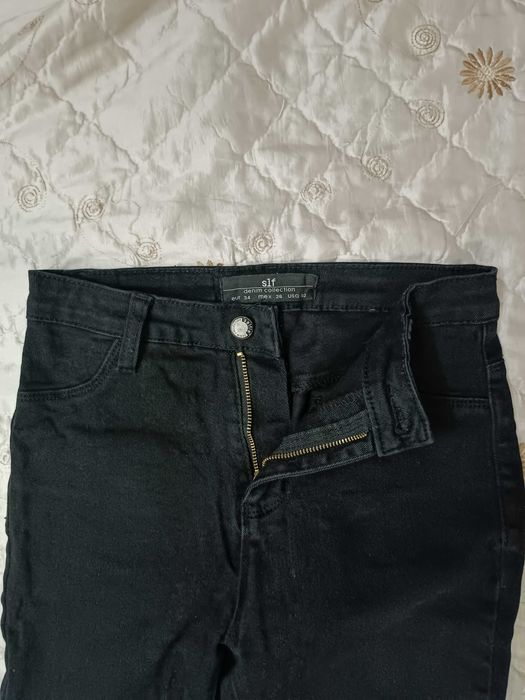 Продам джинсы черные на девочку