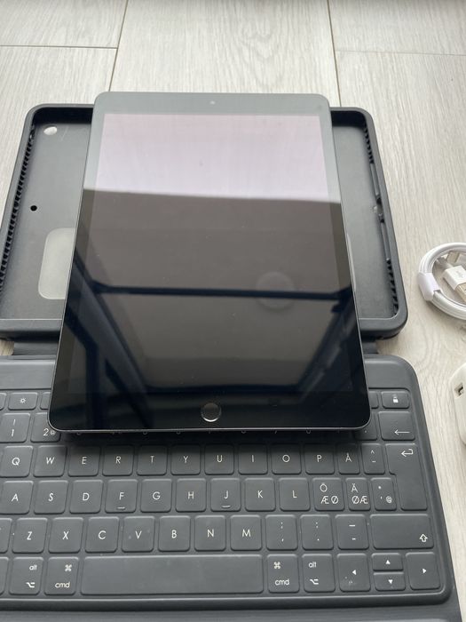 • Ipad •  Gen 9  •  10.2” •