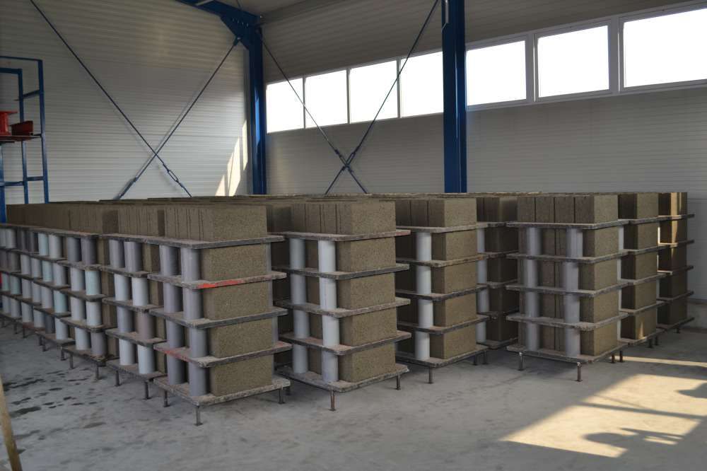 Linie de productie (PRESA) pavaj, borduri, boltari din beton