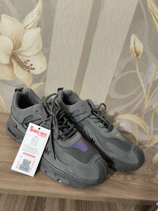 Мужские кроссовки