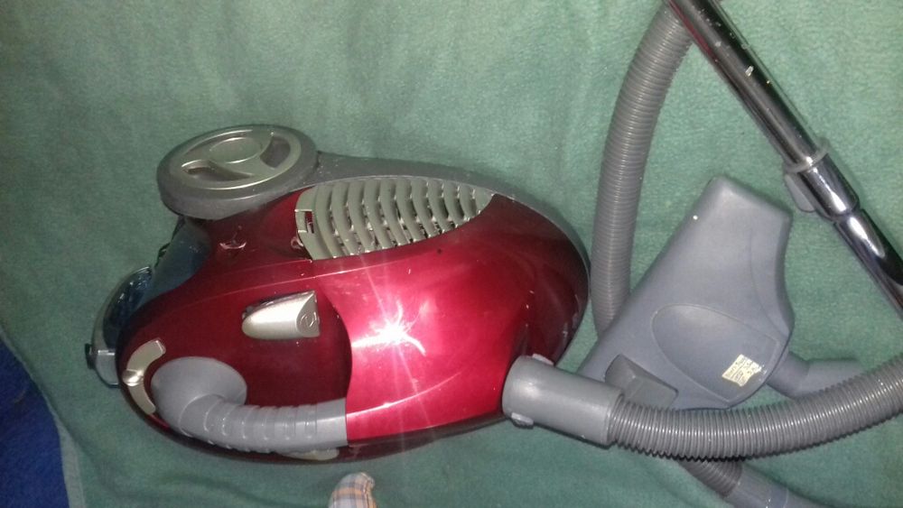 Aspirator SILVA Model:BS-C15-500TR cu furtun,perie si telescop