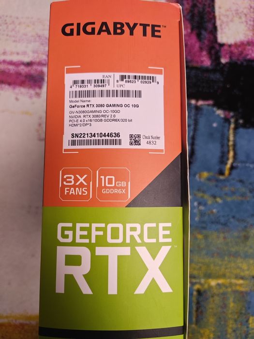 Nvidia GeForce RTX 3080 la cutie cu toate accesoriile