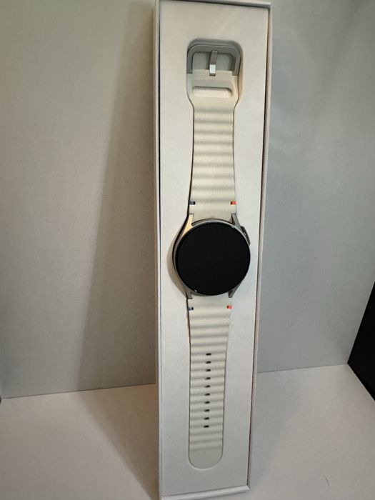 Samsung Galaxy Watch 7 40MM CREAM Чисто нов