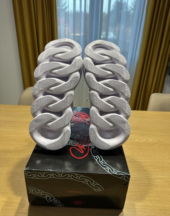 Versace Chain reaction