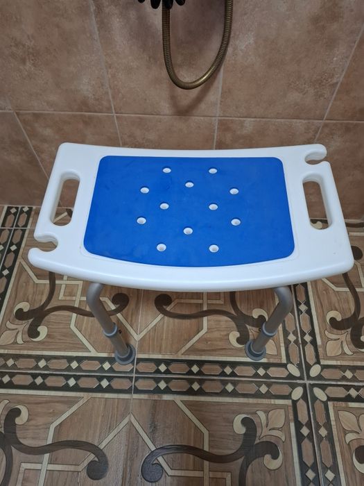 Стул для купания в ванной и душе