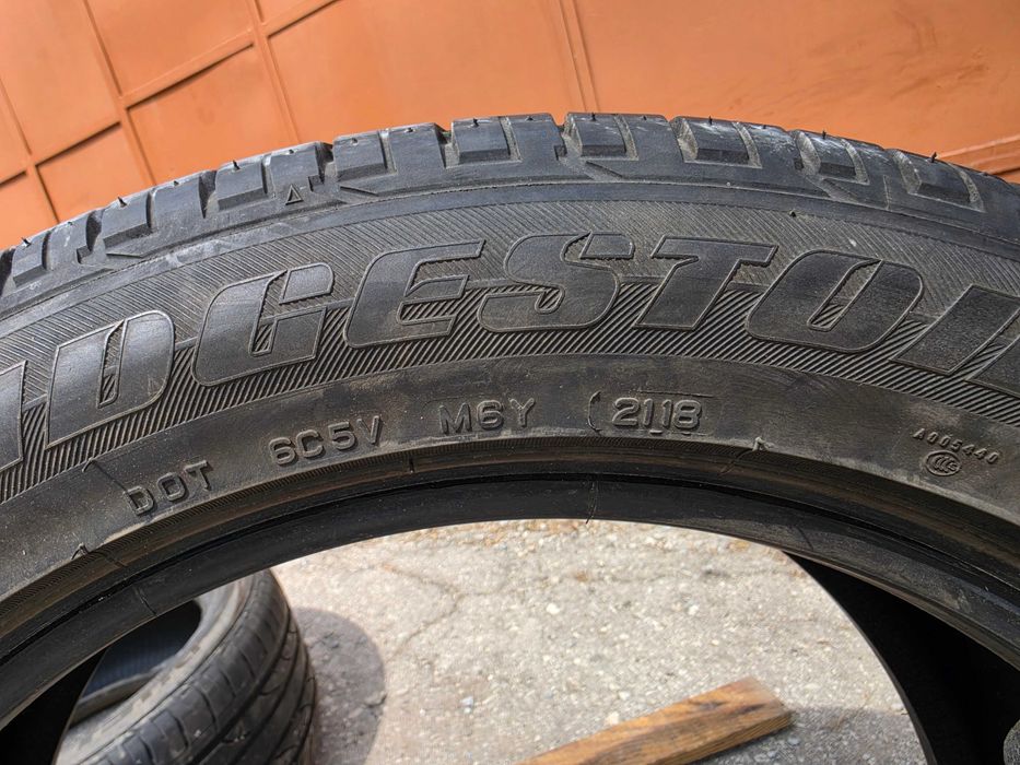 2 бр. летни гуми 235/50/18 Bridgestone AO DOT 2118 4,5 mm