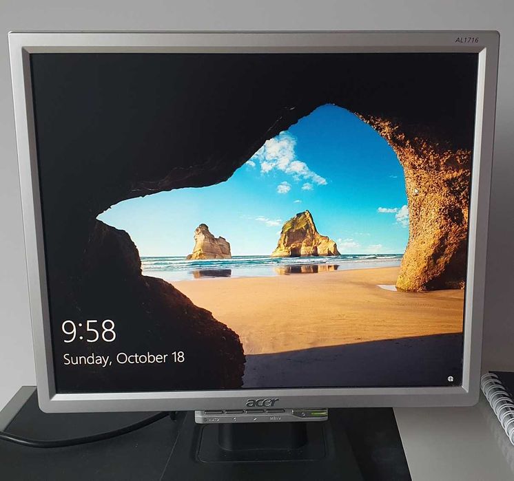 Продавам LCD Монитори 17"