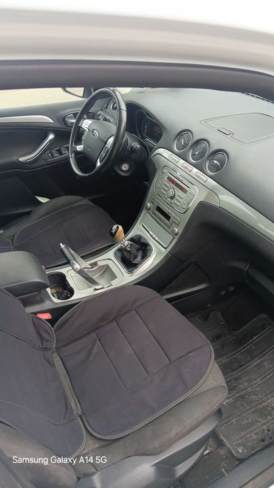 Masina ford galaxi