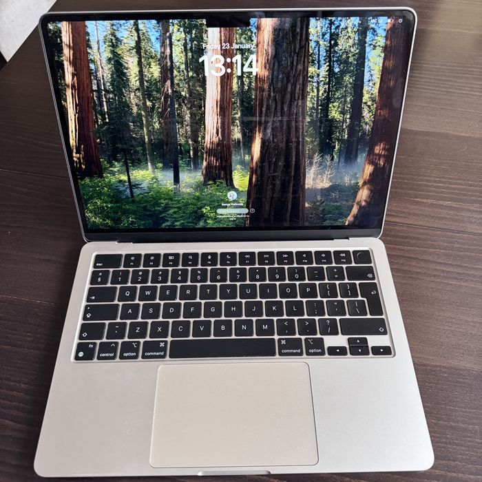 MacBook Air 13.6″ с Apple M2 (2022) в отлично състояние като нов