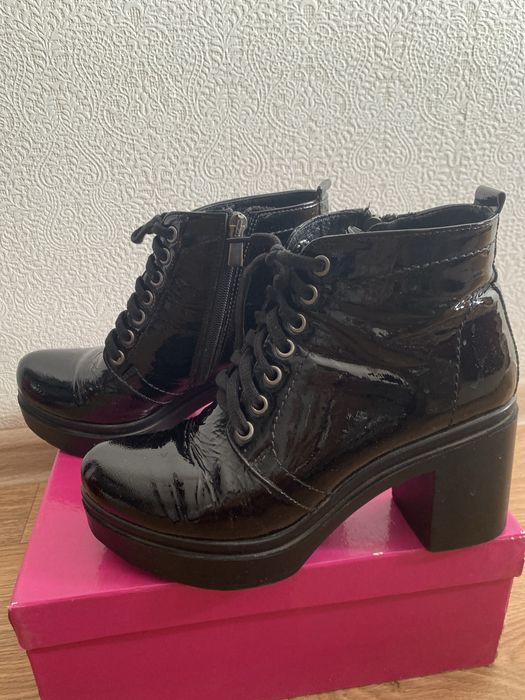 Продаю ботинки р. 38