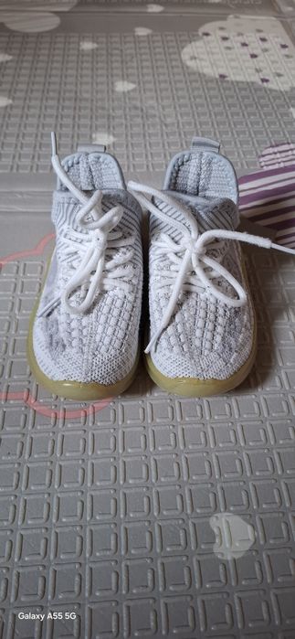 Продам кросовки на девочку