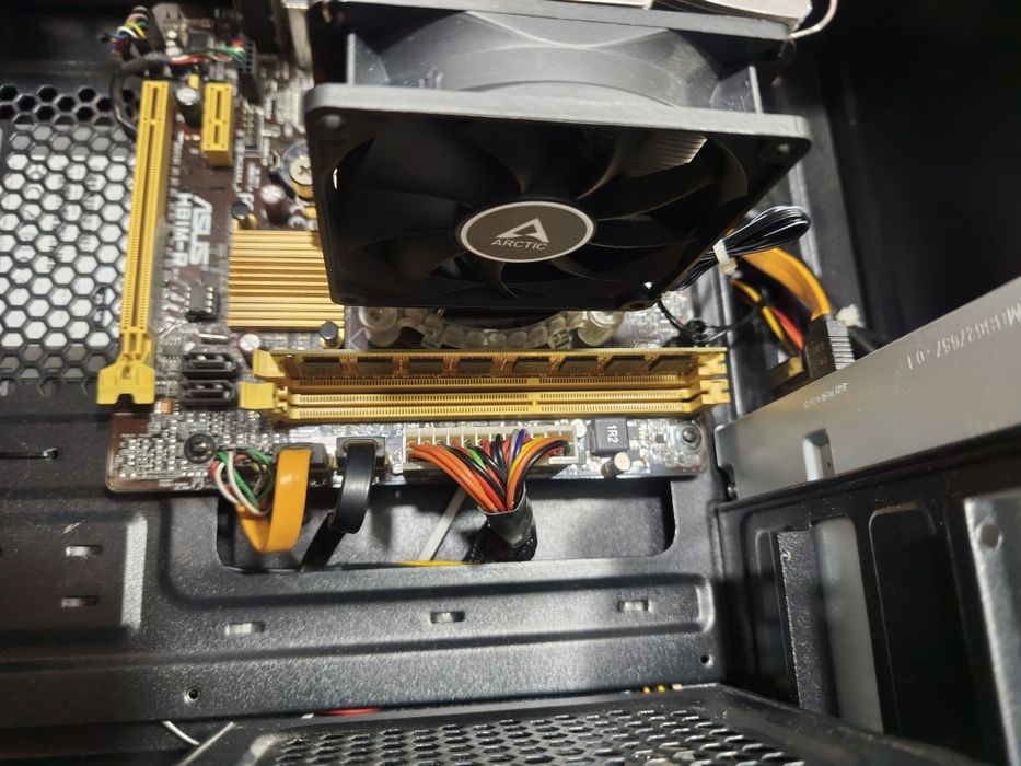 Sistem PC Office / Kit Asus H81M-R LGA 1150 + Intel G3220 + 8GB DDR3 Zeppelin + Sursa Sirtec 400W + Zalman T3