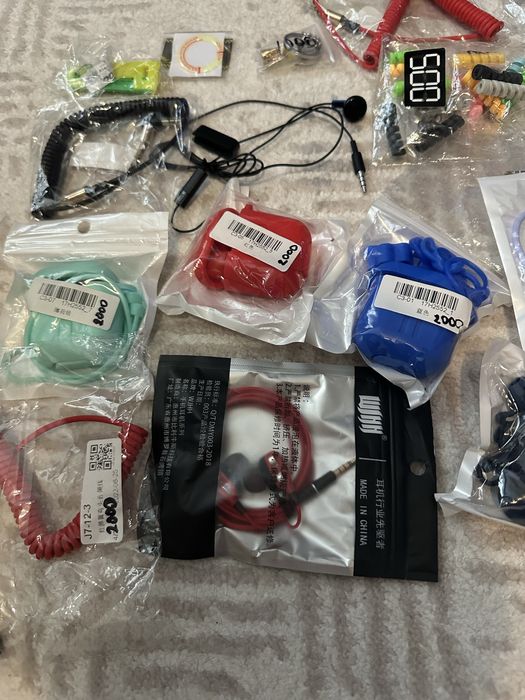 Чехлы для наушников , провода