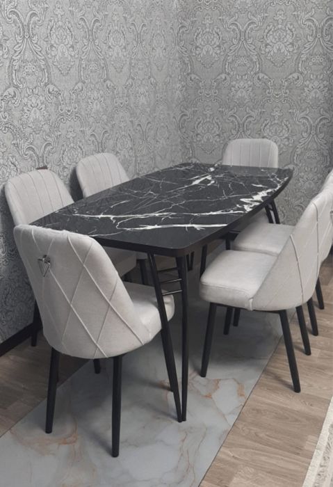 Продам кухонный стол