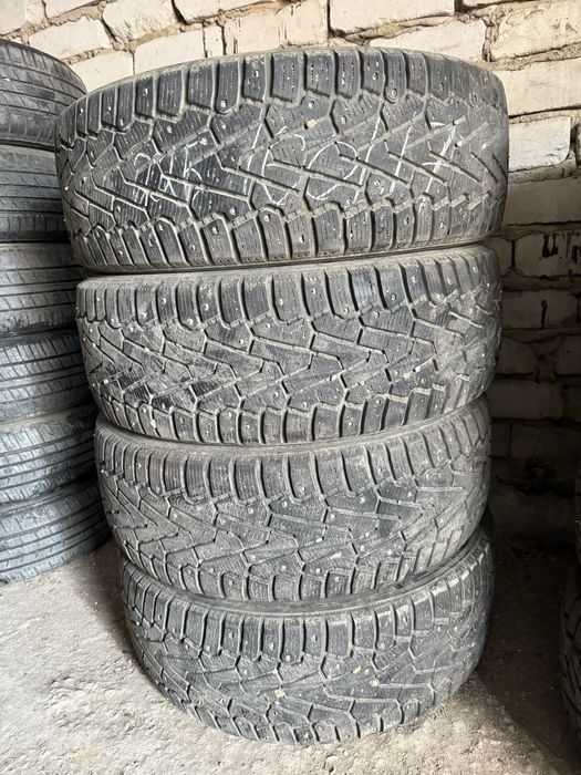 Продам шипованные шины