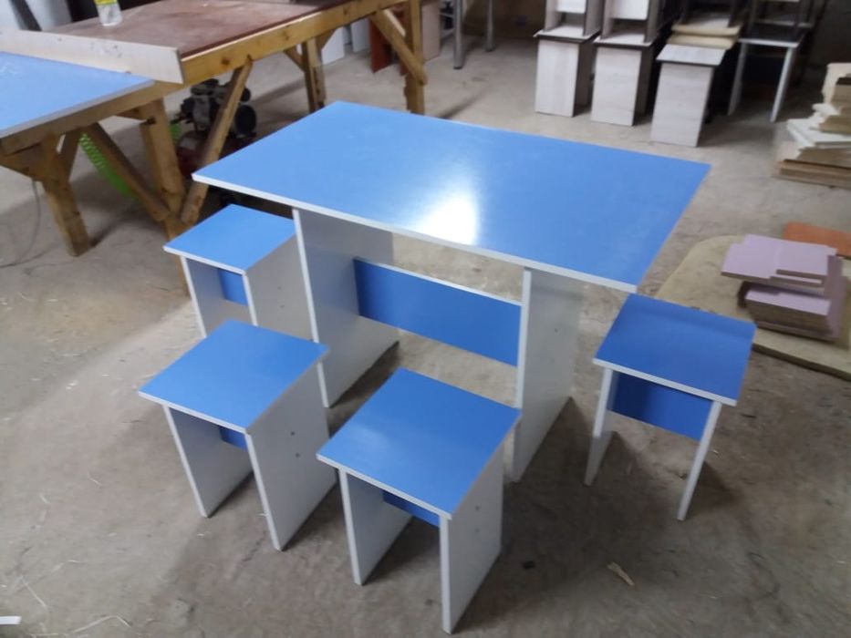 Стол и стулья. 19000