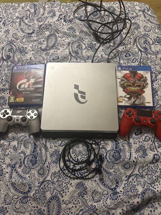 PS4 Slim editia Gran Turismo+2 controllere+2 jocuri+2 cabluri pentru controller