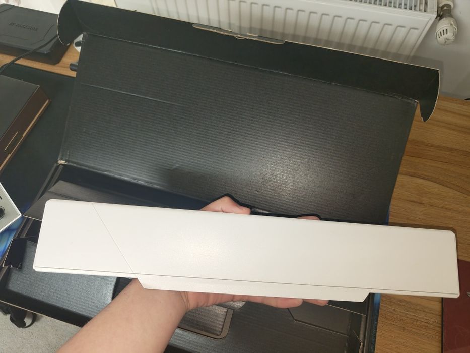 Vând set de mouse și tastatură mecanică Roccat