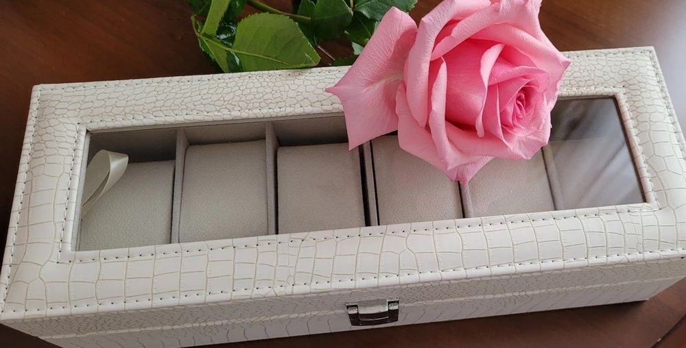 Шкатулка для часов и украшений