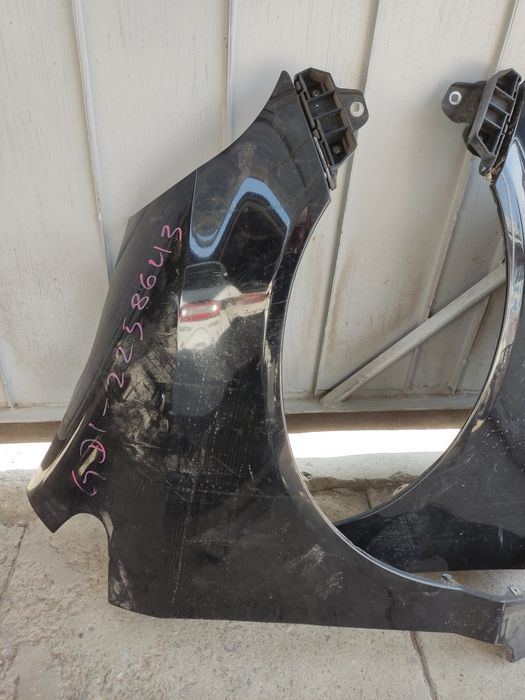 Крыло Honda Fit .