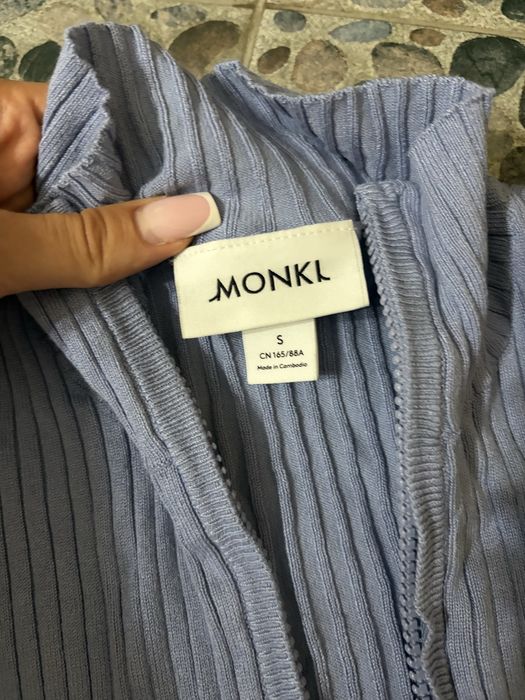 Жилетки на Zara, HM, Monki