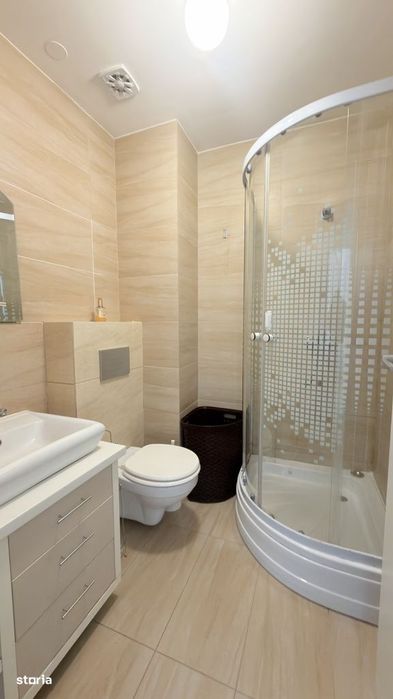 Apartament 2 camere, balcon spațios, vedere la piscină, în Cosmopolis