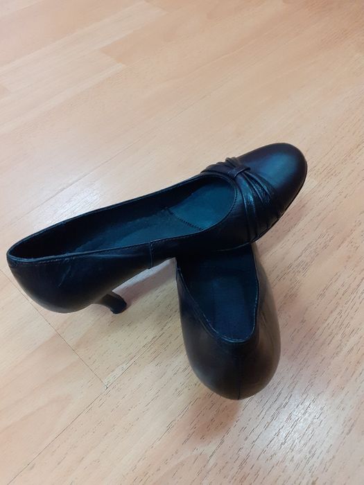 Дамски обувки 35 номер 20 лв.