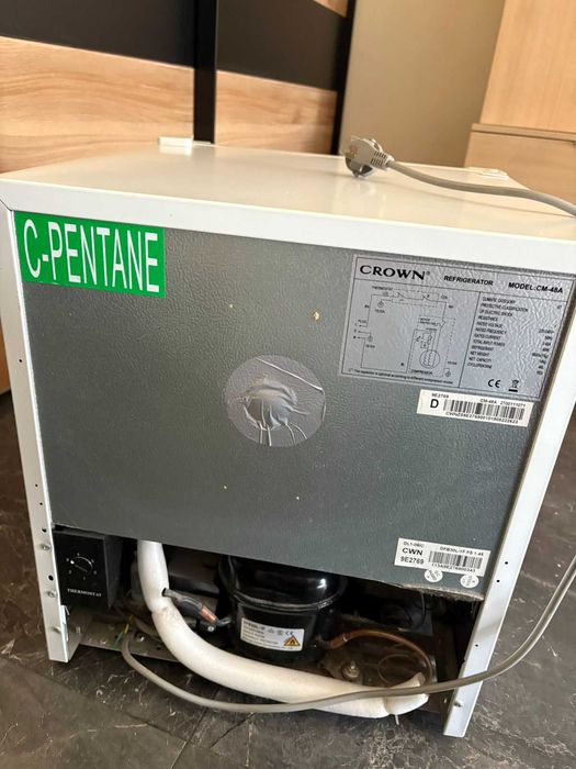 CROWN малък хладилник