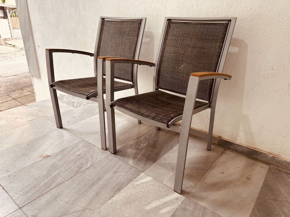 2 бр. метални стола с мрежеста седалка – Intermetal, подходящи за тераса/градина