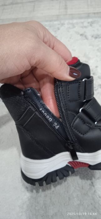 Продам зимние дутыши 24 размер!