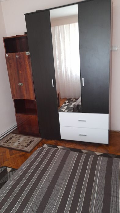 Închiriez apartament 3 camere zona Zodiac