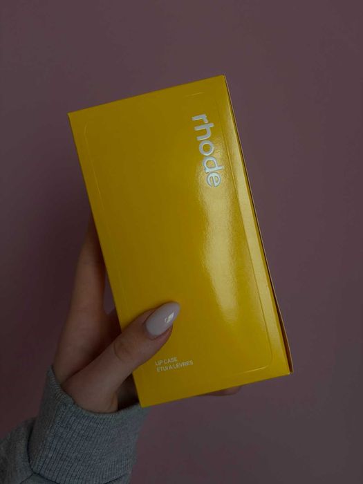 Калъф с гланц за iPhone 16, жълт