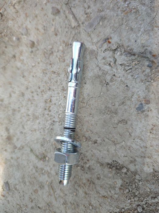 Анкерный болт hilti