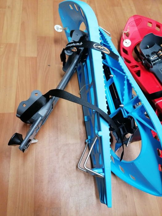 Продавам чисто нови френски пластмасови снегоходки за човек до 120 кг