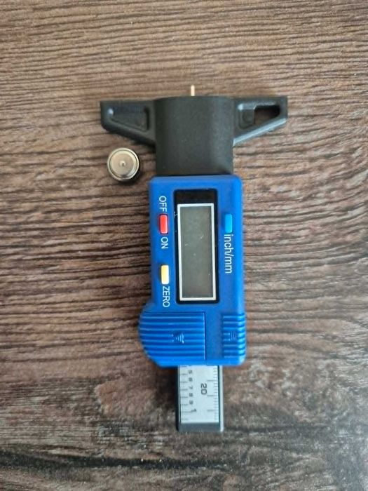 Дигитален уред за измерване дълбочината на грайфера 0–25.4 мм LCD