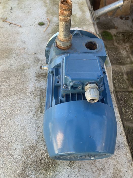 Помпа за восоко налягане почти нова с голям дебит и високо налягане