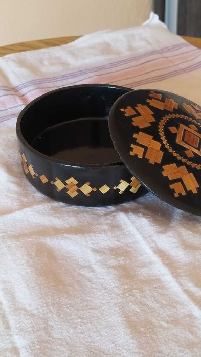 Дървена кутия за бижута