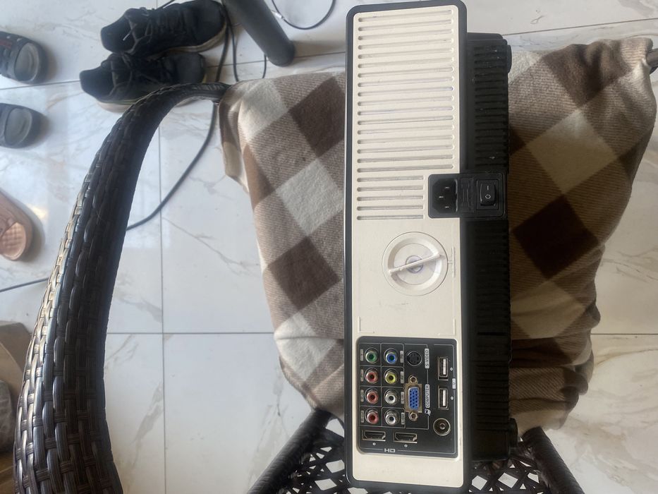 Проектор для презентаций, кино и игр