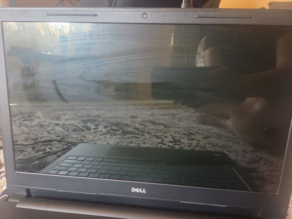 Vând Laptop Dell Inspiron 15 – 8GB RAM – SSD Kingston 480GB – Windows 10