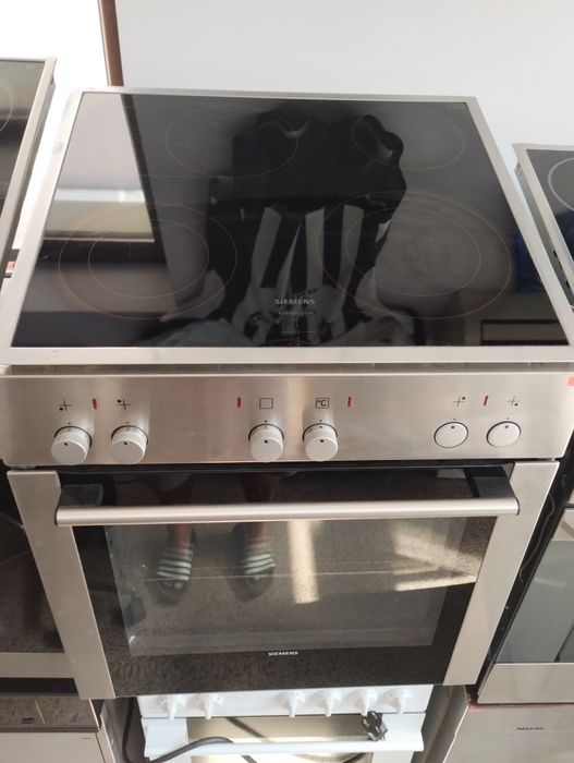 Фурна с стъклокерамичен плот SIEMENS Пиролиза