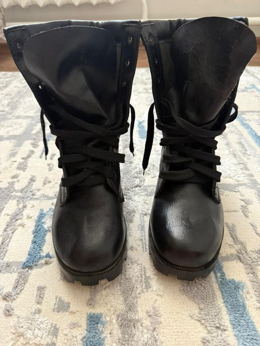 Ботинка новый 43размер