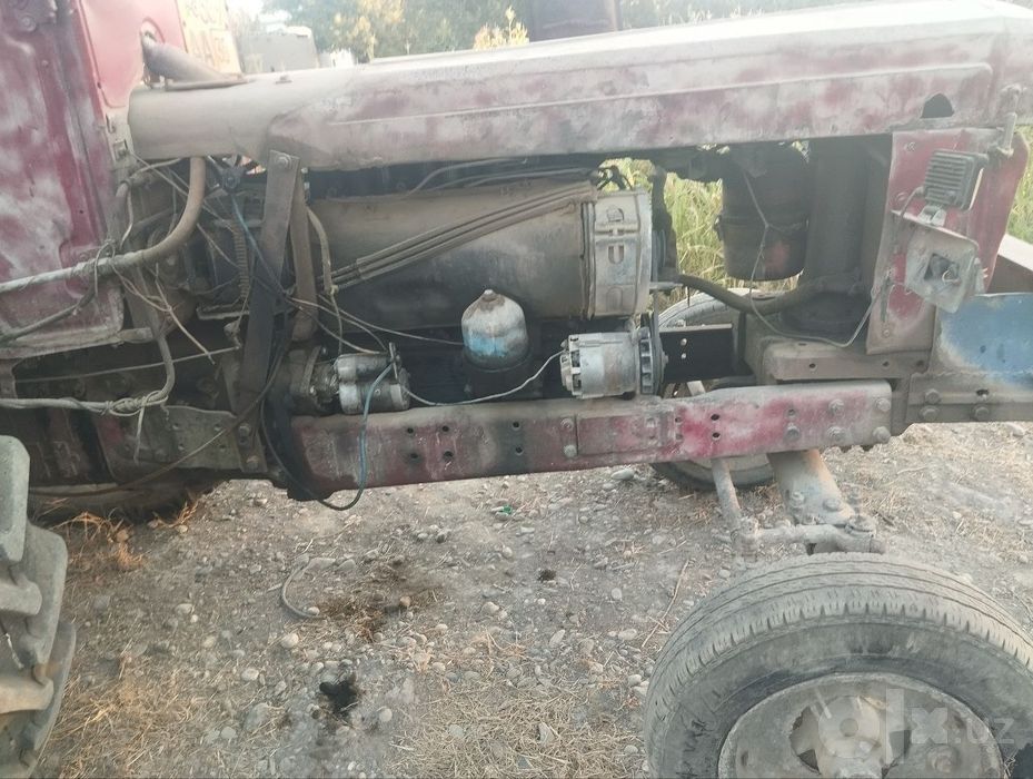 Traktor sotiladi