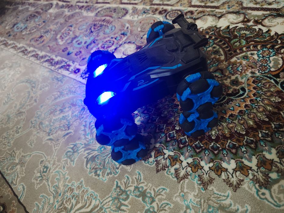 Радиоуправляемая машинка(машинка с пультом управления)