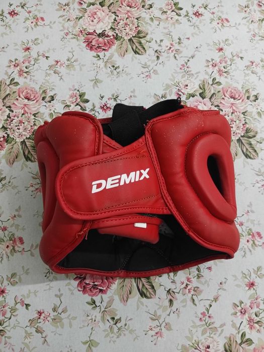 Продам боксёрские перчатки и шлем