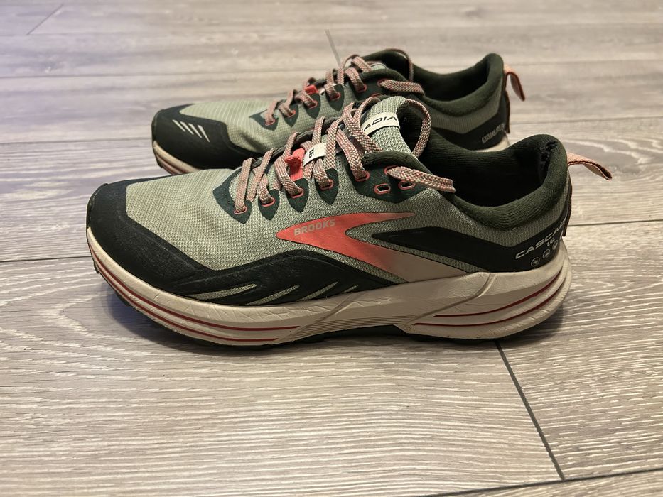 Adisasi Brooks cascadia