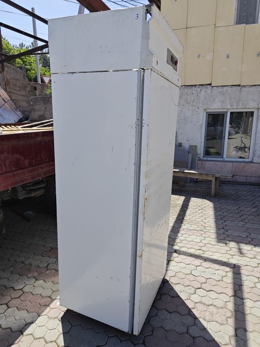 Холодильник большой