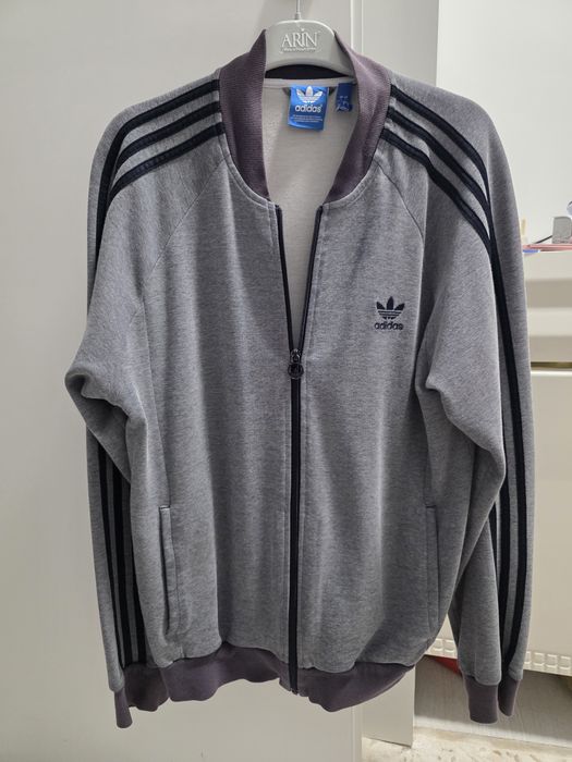 3 jachete Umbro, Bigotti si Adidas, vesta cadou, totul 150 lei