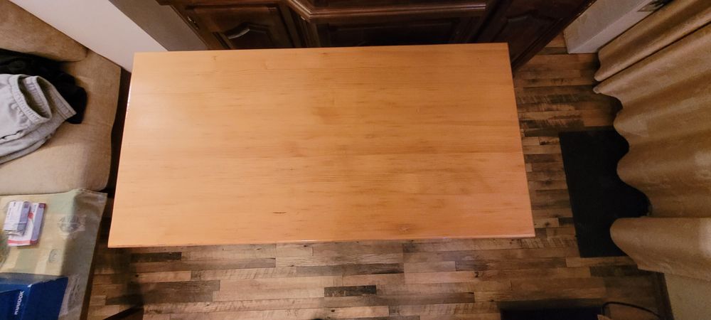 Продавам ученическо бюро