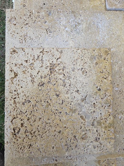 Travertin natural premium – Ripiceni | 10 m² | Fosile marine vizibile