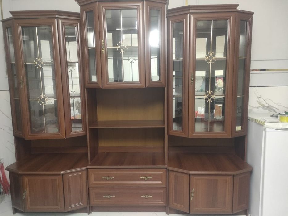 Стенка в зал
Продаётся стенка в зал (витрина)

Продаётся красивая и вм